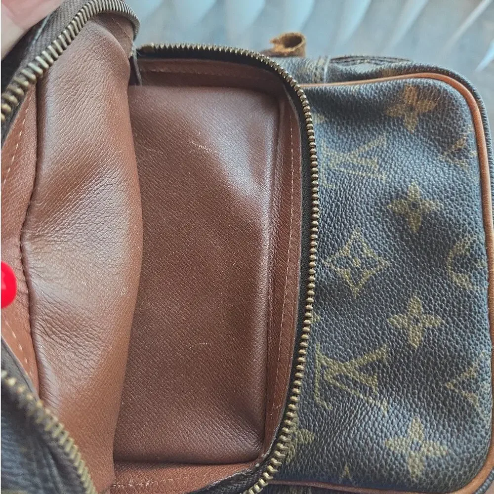 Louis Vuitton Monogram Amazone Canvas Crossbody Bag (Vintage, Adjustable Strap) - Picture 6 of 8
